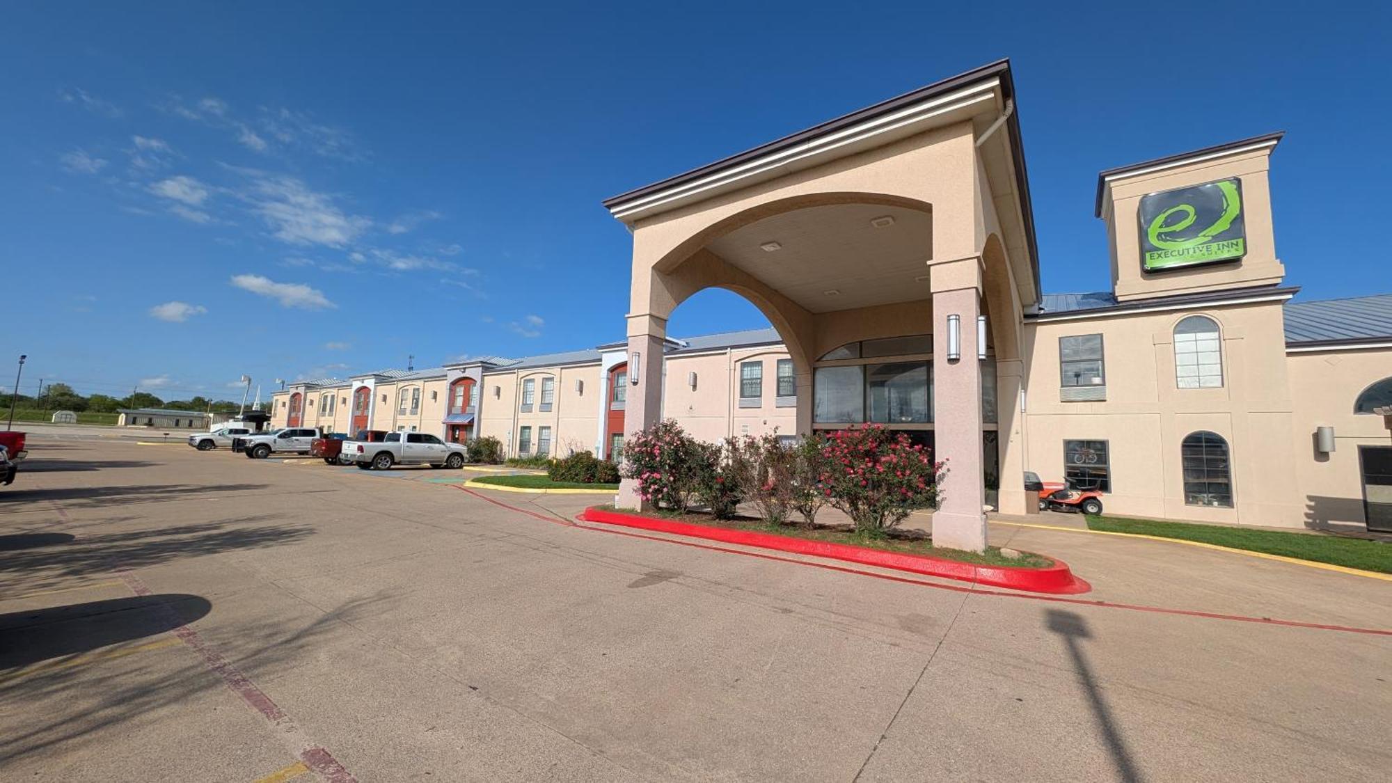 Executive Inn And Suites Wichita Falls Exterior photo